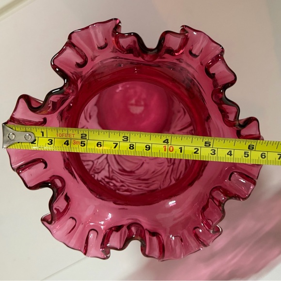 Fenton Cranberry glass vase with a ruffled rim and an embossed daffodil pattern - Picture 12 of 16